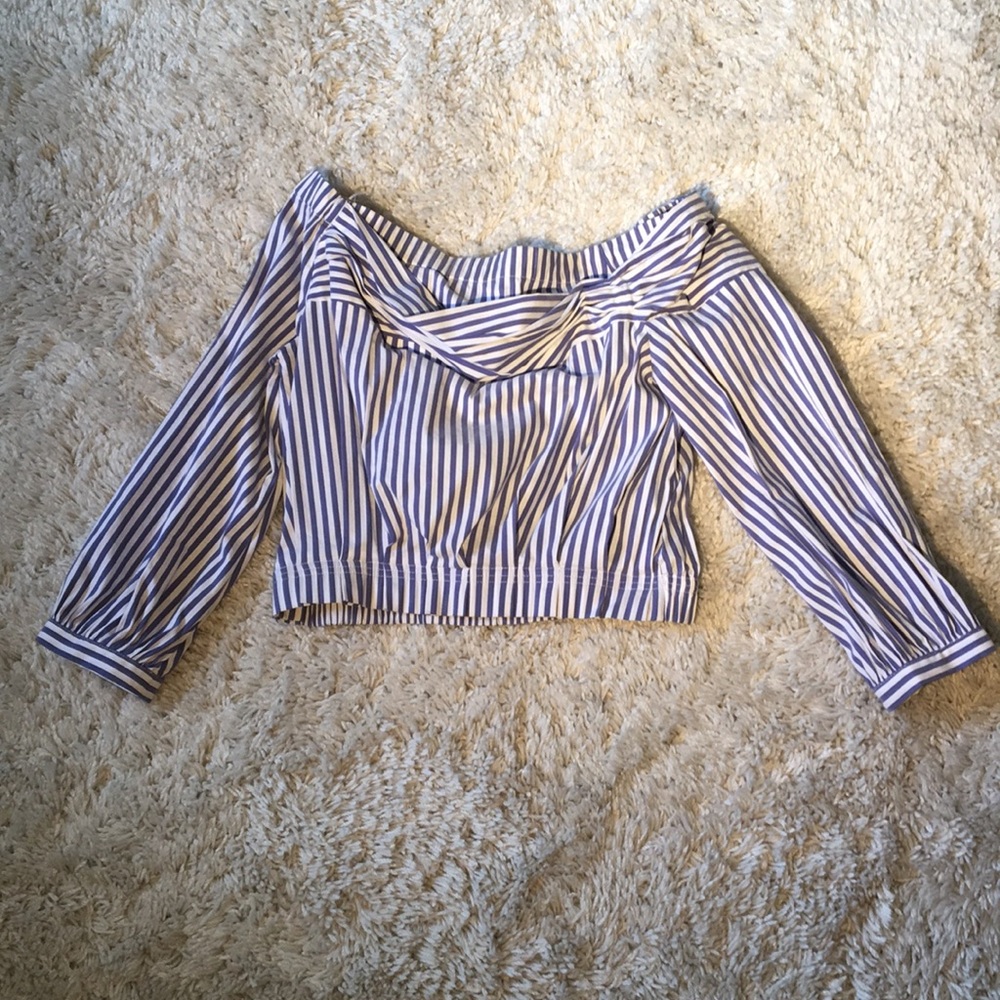 Striped Blouse w/ Off-the-shoulder neckline